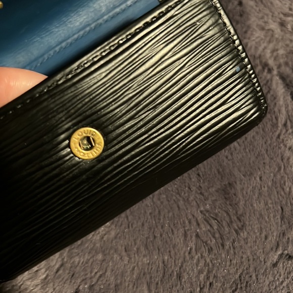 Authentic Louis Vuitton Black Epi key holder - Picture 5 of 14